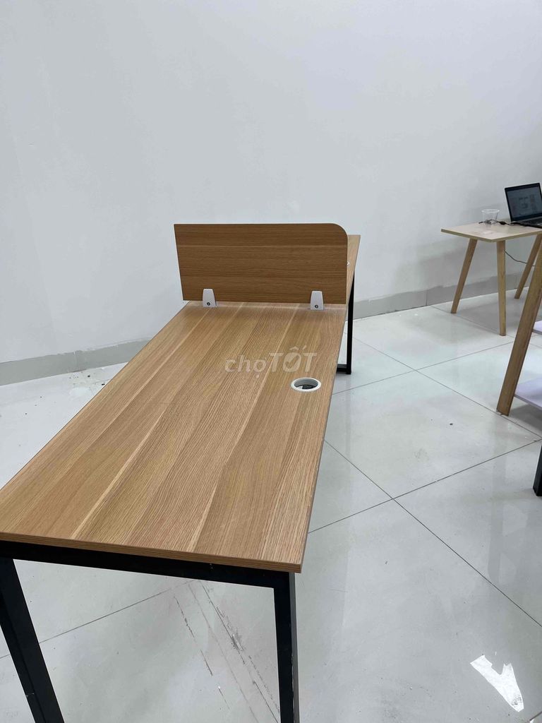 Bàn làm việc Gỗ, Kim loại Hiện đại. Mua bán Bàn ghế tại Quận Bắc Từ Liêm Hà Nội được đăng bởi Vũ tiến dung hình 1