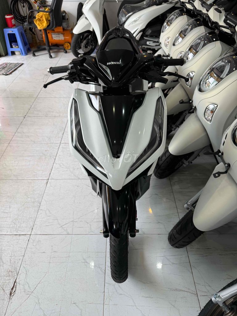 Honda Vario 2022 Trắng 9275 km. Mua bán Xe máy tại Thành phố Rạch Giá Kiên Giang được đăng bởi XE MÁY CŨ TÂN 128 hình 4