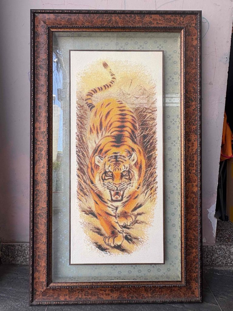 Tranh thêu Hổ xuống núi 104x61cm Rất mới. Mua bán Đồ sưu tầm, đồ cổ tại Huyện Nhà Bè Tp Hồ Chí Minh được đăng bởi Tạp Hoá Nhà Giang hình 1