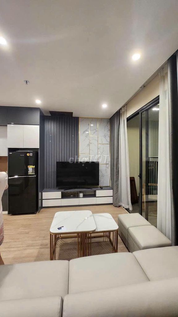 Продается квартира Vinhomes Ocean Park с 2 спальнями, угловая, полностью меблированная, 3,4 миллиарда долларов