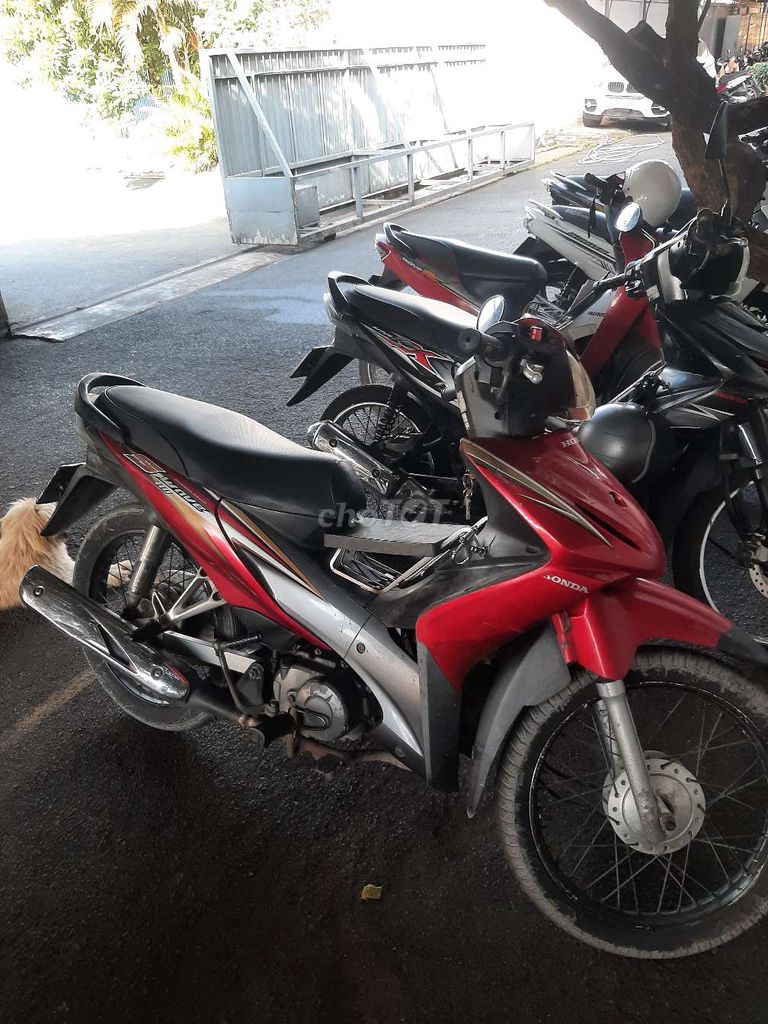 Xe nha đang chạy. Hết tiên nên bán. Giá 8trieu.. Mua bán Xe máy tại Thành phố Dĩ An Bình Dương được đăng bởi Tran Ronan hình 3