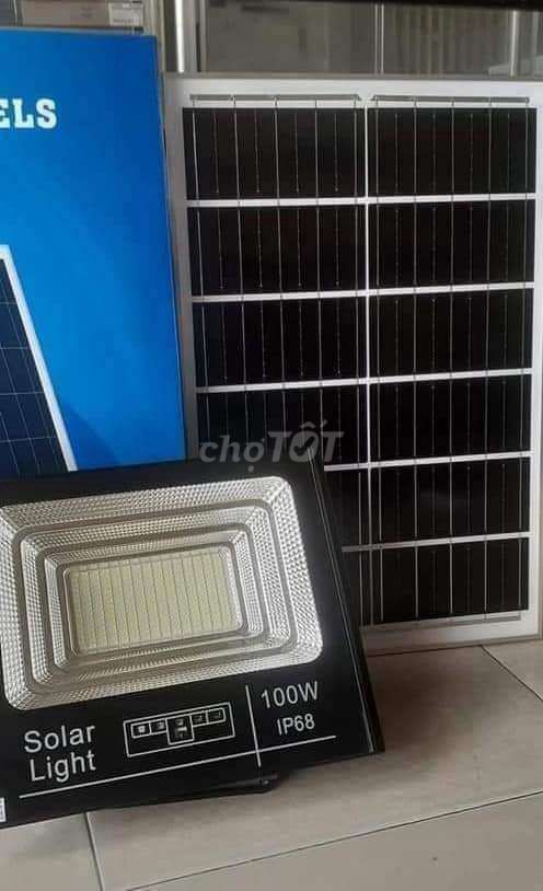 Đèn năng lượng 100w cao cấp