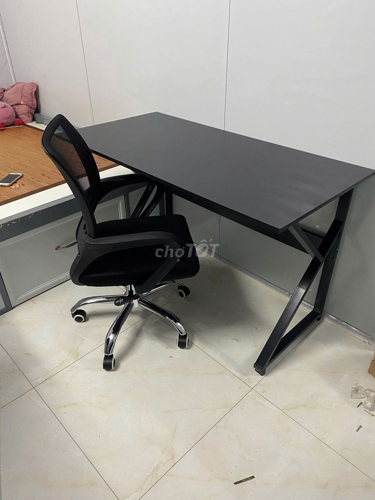 Bàn làm việc Gỗ, Kim loại Đen 1m2. Mua bán Bàn ghế tại Quận Hà Đông Hà Nội được đăng bởi Huu Dung hình 1