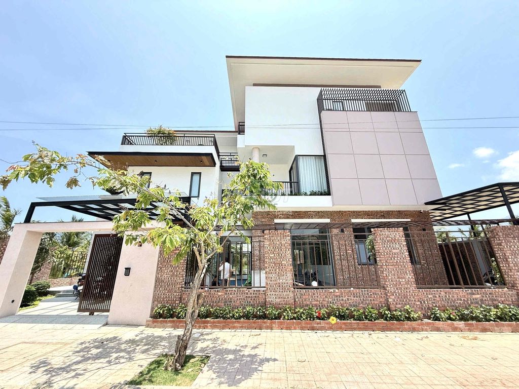 CHO THUÊ BIỆT THỰ SÂN VƯỜN KĐT VEN SÔNG TẮC FULL NỘI THẤT CÓ THANG MÁY. Cho thuê nhà ở tại Thành phố Nha Trang Khánh Hòa được đăng bởi Phương GoHome hình 2