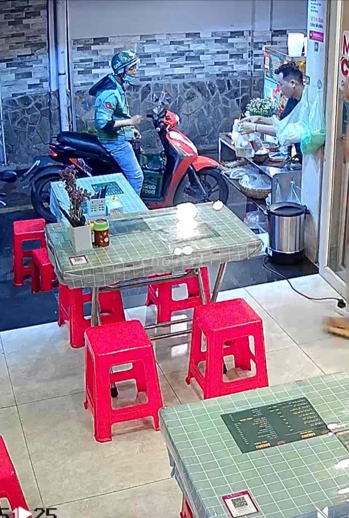 Bàn ghế ăn uống Inox Đỏ Đã sử dụng. Mua bán Bàn ghế tại Quận Phú Nhuận Tp Hồ Chí Minh được đăng bởi Mr Chen hình 1