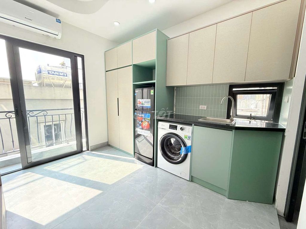 Шикарная квартира-студия 25м² с полной мебелью, стиральной машиной и балконом на Чыонг Тинь