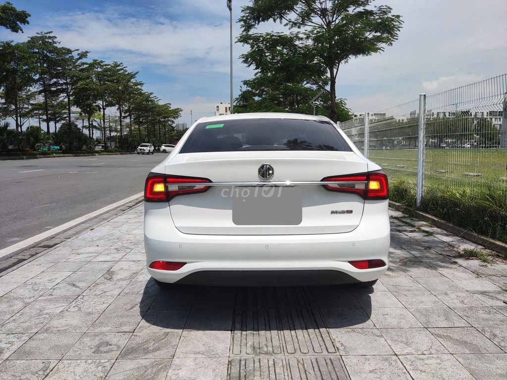 New MG5 MT sx 2024 màu trắng. Mua bán Ô tô tại Quận Thanh Xuân Hà Nội được đăng bởi Thanh Biz Nguyễn Thái Auto hình 3