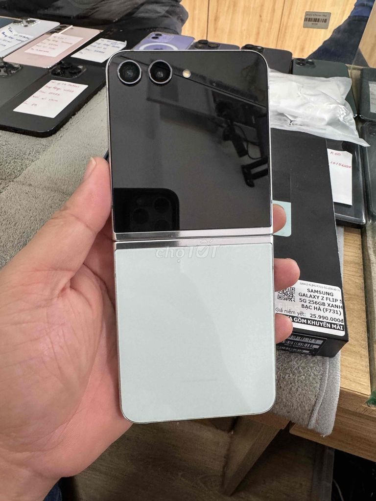 Samsung Galaxy Z Flip 5 256GB Chính hãng VN 99%. Mua bán Điện thoại tại Quận Đống Đa Hà Nội được đăng bởi Lê Khuyến hình 1