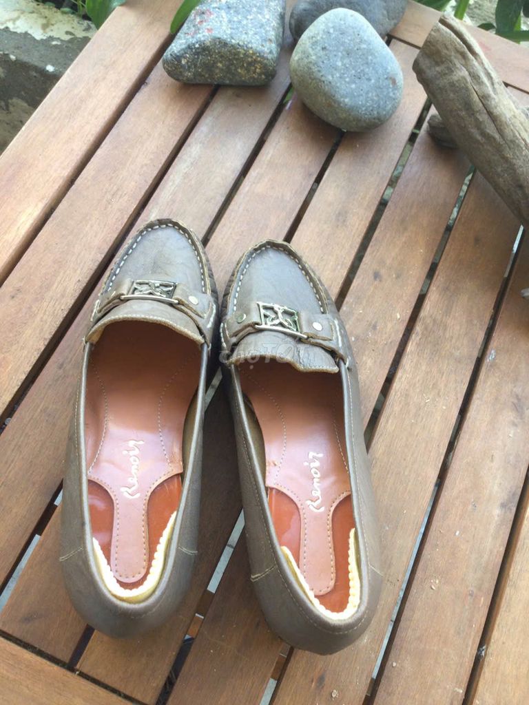 Giày lười nữ Renoir da size 9. Mua bán Giày dép tại Quận 6 Tp Hồ Chí Minh được đăng bởi Hiếu Nguyễn hình 1