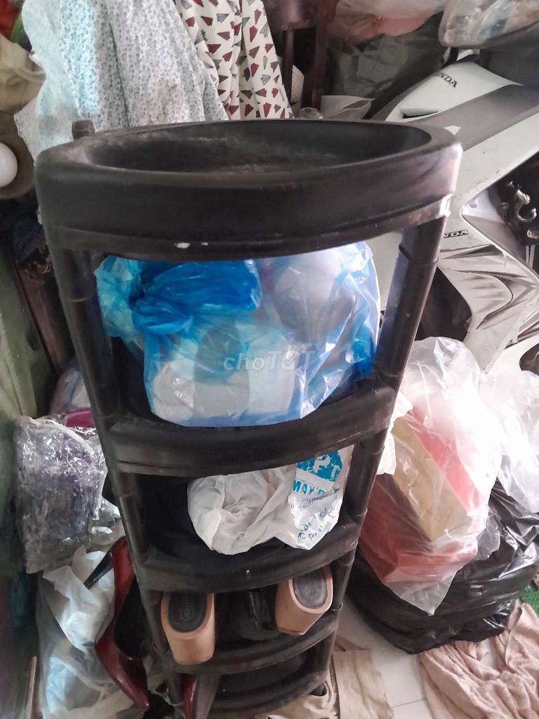 Kệ nhựa Đen 95%. Mua bán Tủ, kệ gia đình tại Quận Hoàng Mai Hà Nội được đăng bởi Hương Ly hình 1