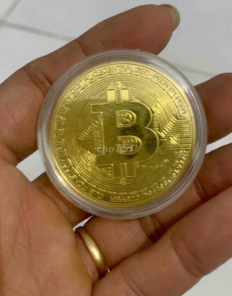 Tiền xu Bitcoin Kim loại Vàng. Mua bán Đồ sưu tầm, đồ cổ tại Thành phố Long Xuyên An Giang được đăng bởi Mỹ Thới hình 1