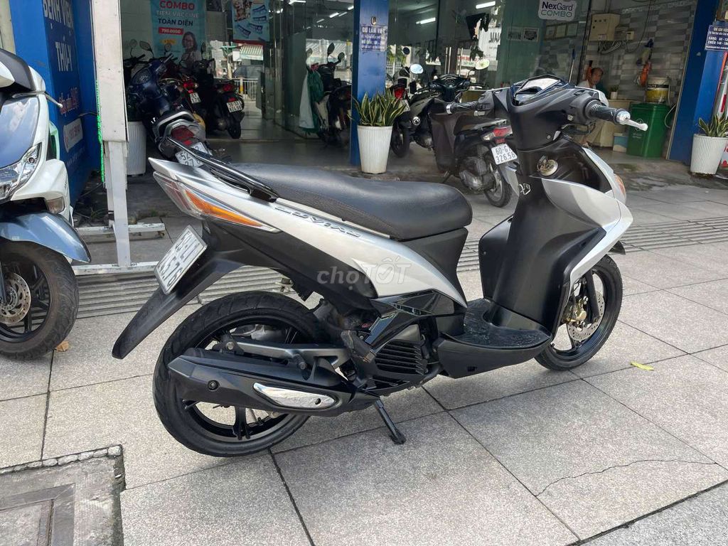 Yamaha Luvias 2013 серебристый и черный