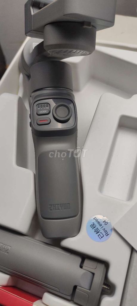 Cần bán gimbal cho điện thoại zhiyun smooth Q3