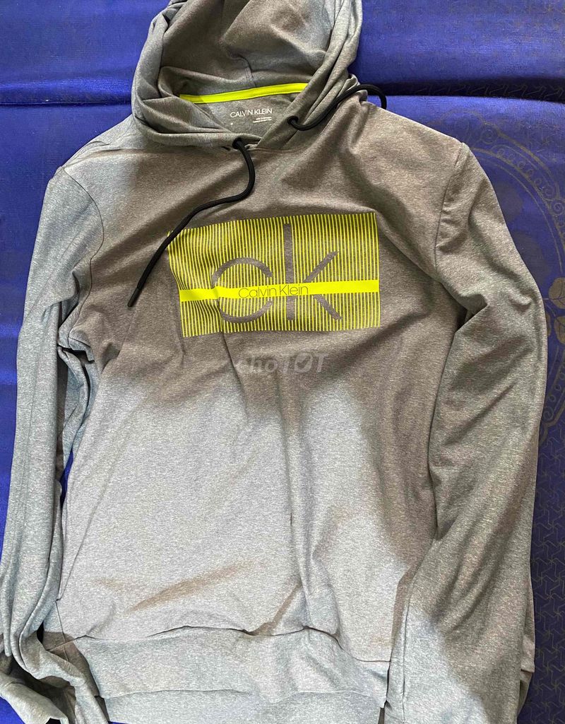 Áo hoodie Calvin Klein Xám Unisex Vải mềm mại 8/10. Mua bán Quần áo tại Huyện Bù Gia Mập Bình Phước được đăng bởi Ngọc Hân hình 1