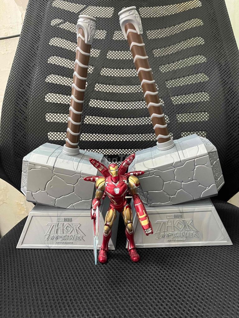 Mô hình cốc búa Thor iron man cảm ứng đèn hãng