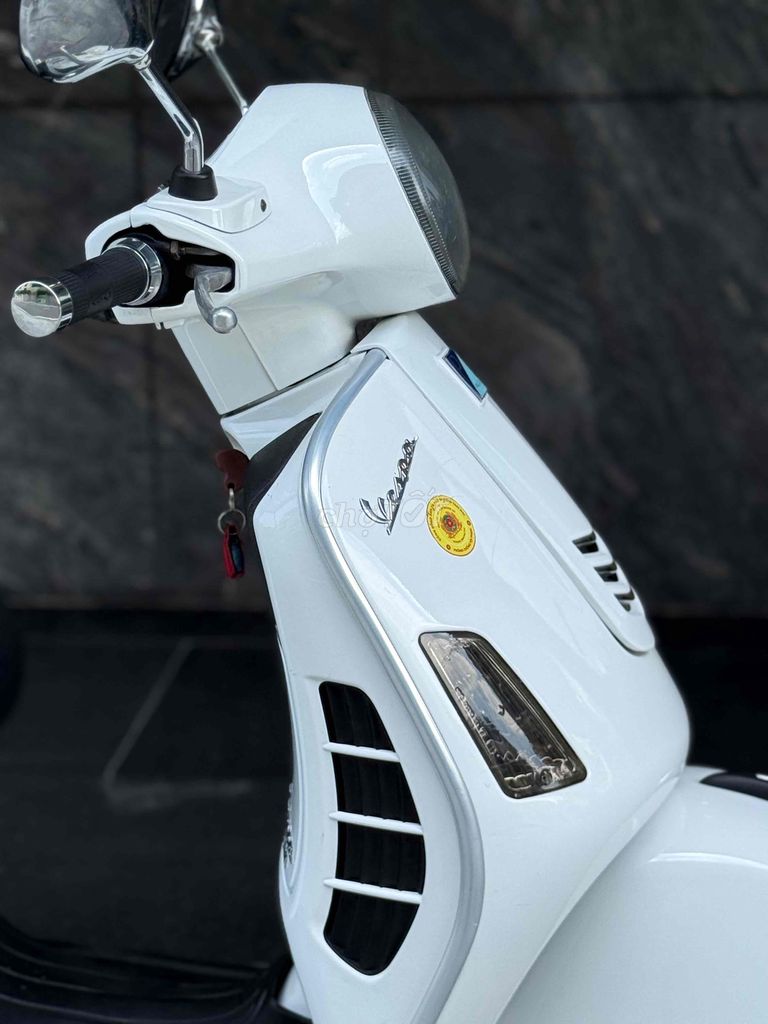 Siêu Đẹp và chất lượng Vespa Gts 3v ie Bạch Mã 29C. Mua bán Xe máy tại Quận Ba Đình Hà Nội được đăng bởi Xe Máy Nam Thi hình 6
