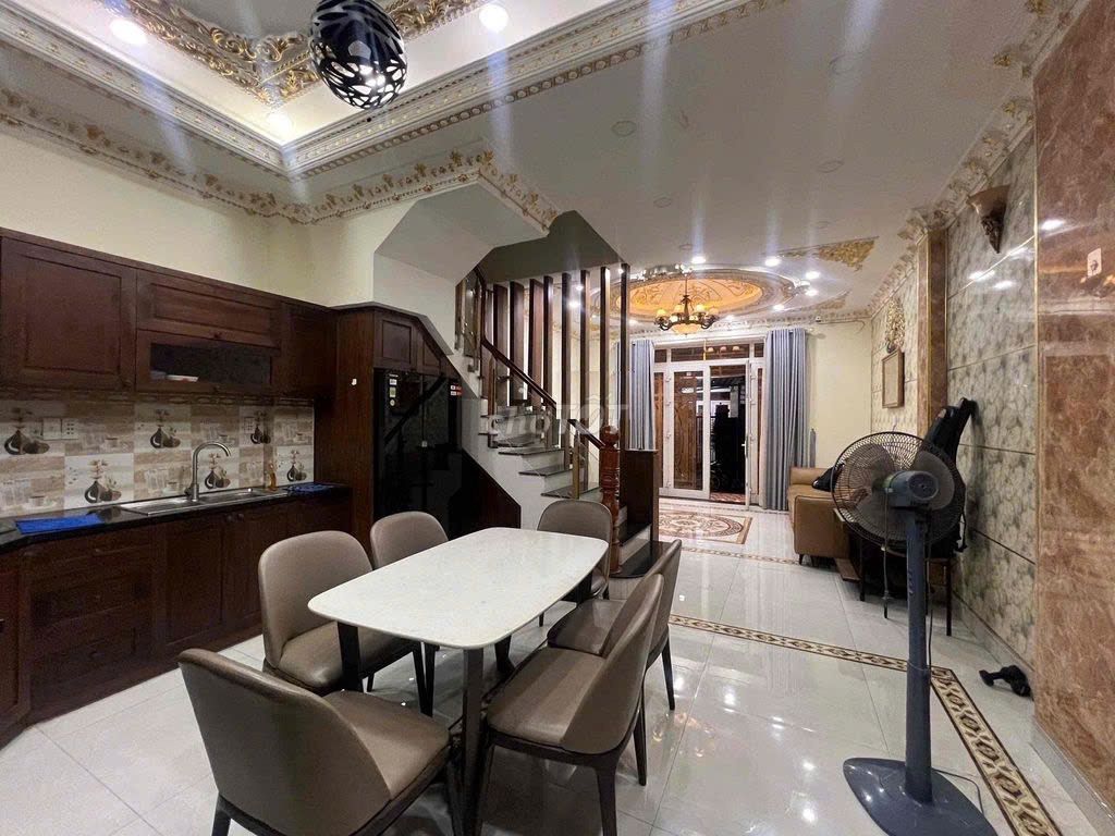 Cho thuê nhà 3 lầu Fullnt đường huỳnh tấn phát Quận 7