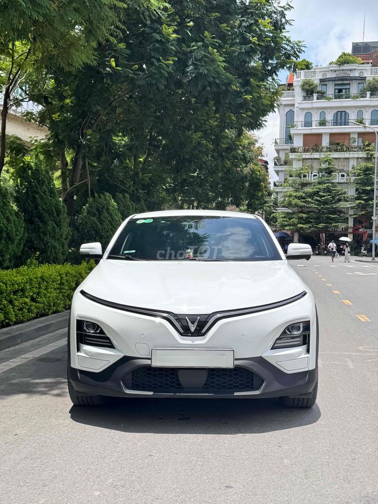 VinFast VF6 Plus 2025 Белоснежный