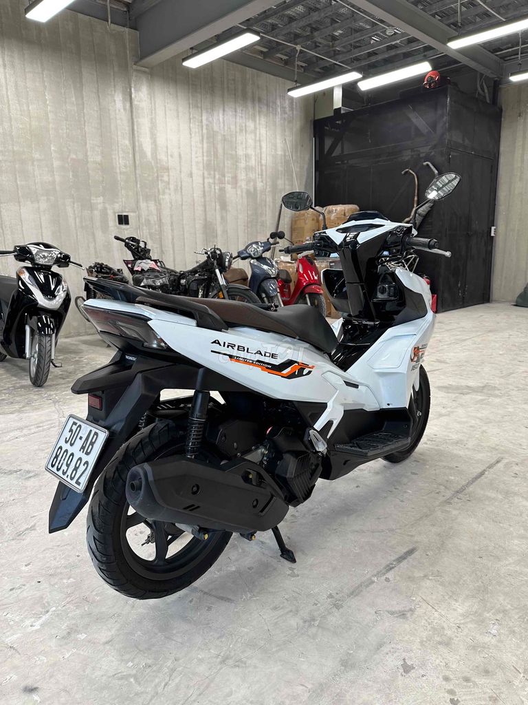 Honda Air Blade 160 ABS 2023 Trắng đen 5100 km. Mua bán Xe máy tại Quận 8 Tp Hồ Chí Minh được đăng bởi Lộc Trần  hình 7