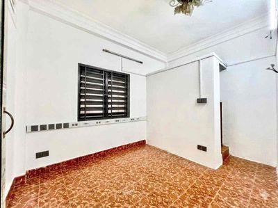phòng cuối Giảm mạnh cho thuê nhanh còn thơm mùi sơn thoáng mát