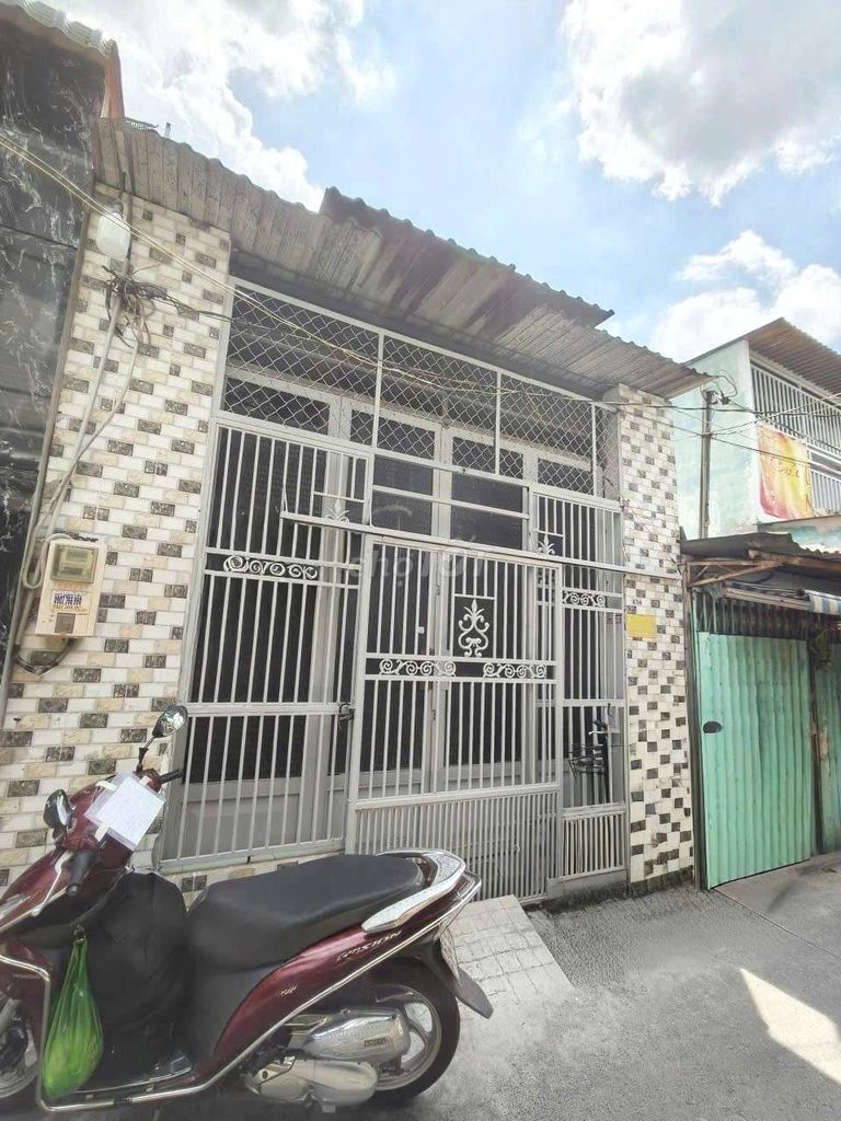 Cho thuê nhà Quốc Lộ 50 gần Tạ Quang Buu 4x15 có 2 phòng hẻm Hương Quê