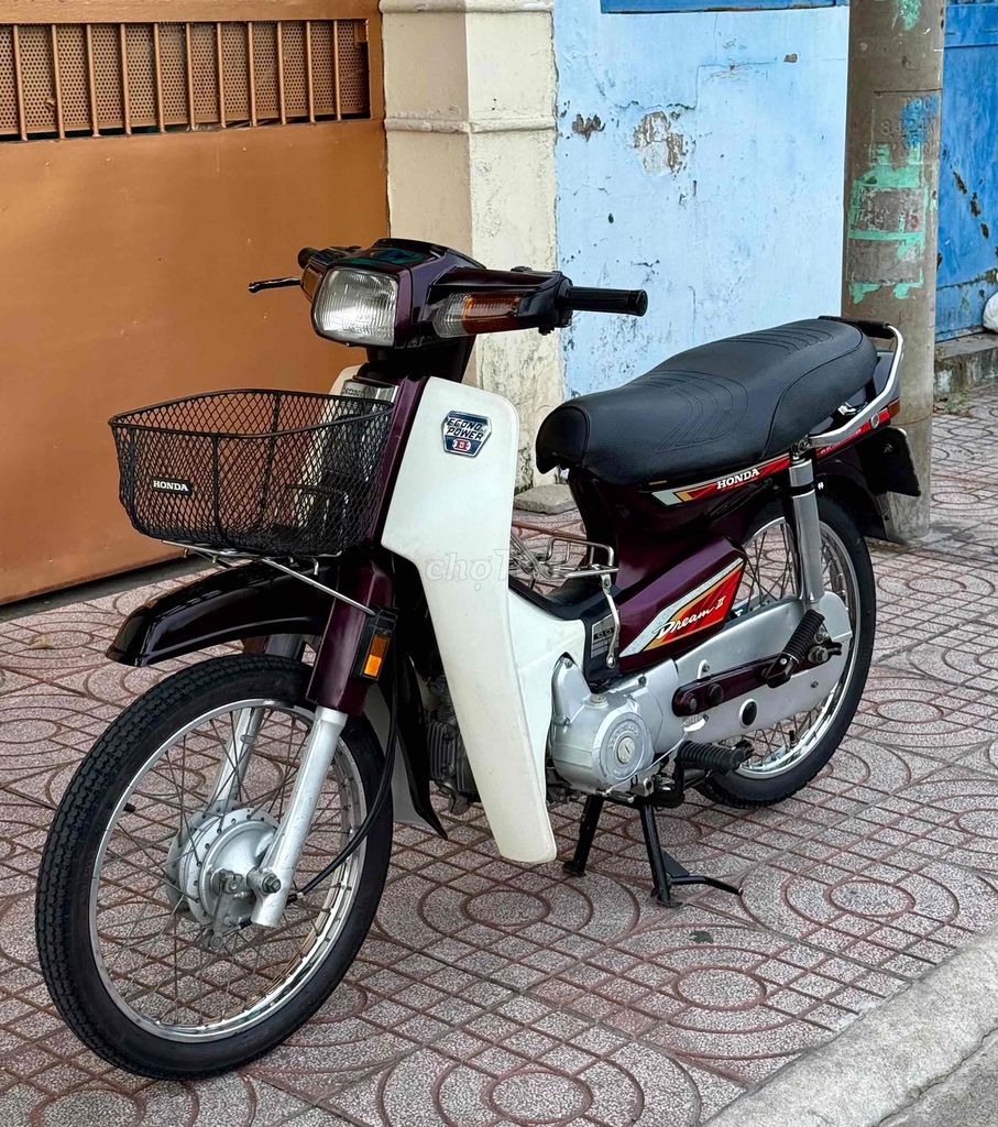 Номера автомобилей Honda Dream Thai с красной сливой