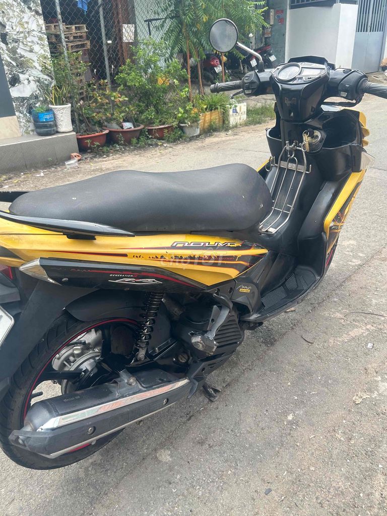 Машина Yamaha Nouvo 5 fi с чистым зином