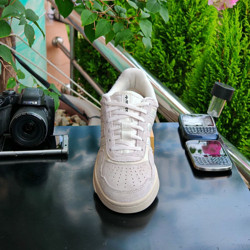 [CHÍNH HÃNG] [Mới 99%] Adidas Originals Courtic. Mua bán Giày dép tại Quận Ngô Quyền Hải Phòng được đăng bởi chú CÔNG AN bán giày CHÍNH HÃNG hình 1