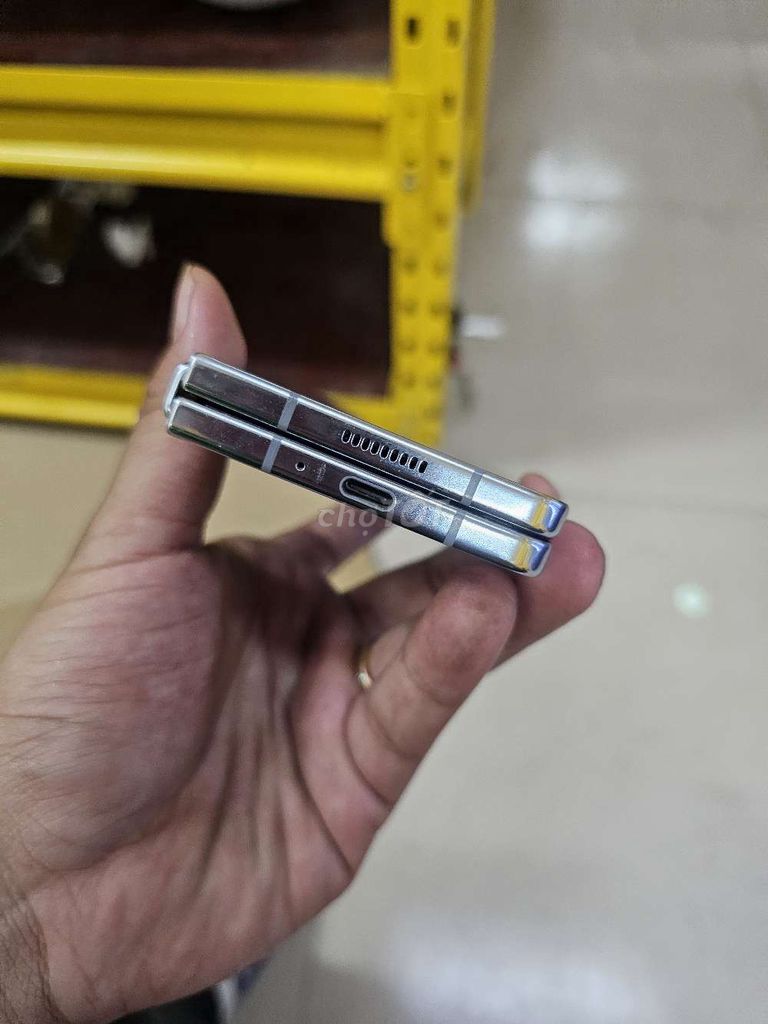 Samsung Fold 5 Bạc Lỗi màn hình. Mua bán Điện thoại tại Thị xã Tân Uyên Bình Dương được đăng bởi Nguyễn Tấn Đạt hình 1