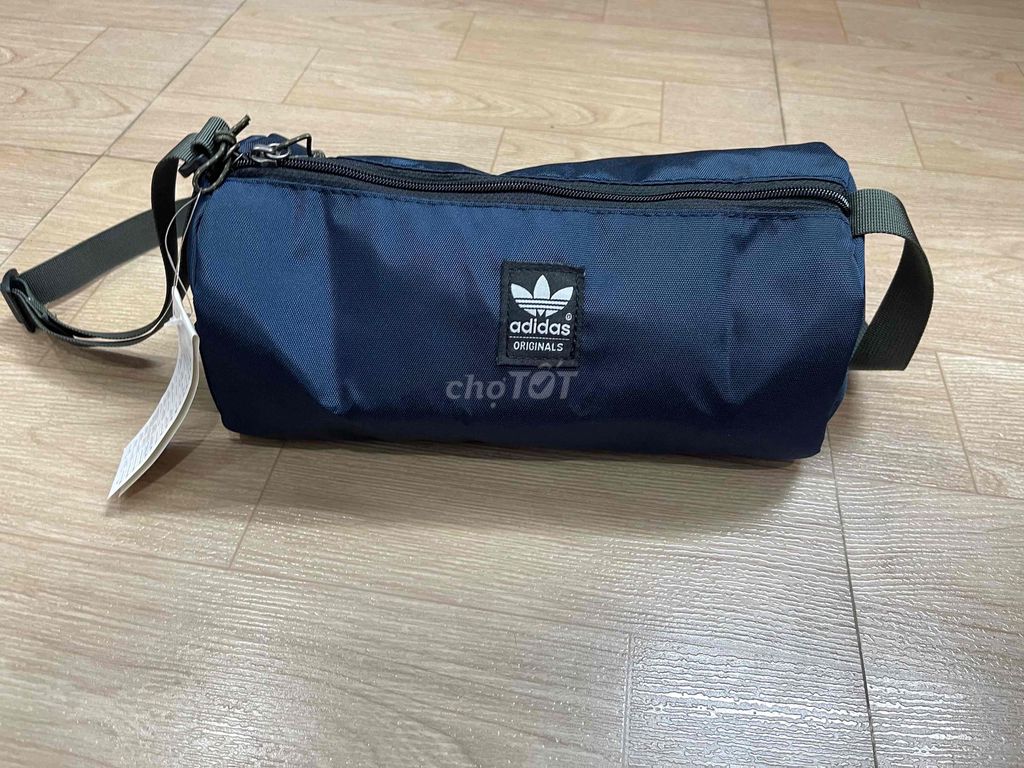 Túi đeo chéo Adidas Vải dù Unisex. Mua bán Túi xách tại Thành phố Thuận An Bình Dương được đăng bởi Phi Hoang hình 1