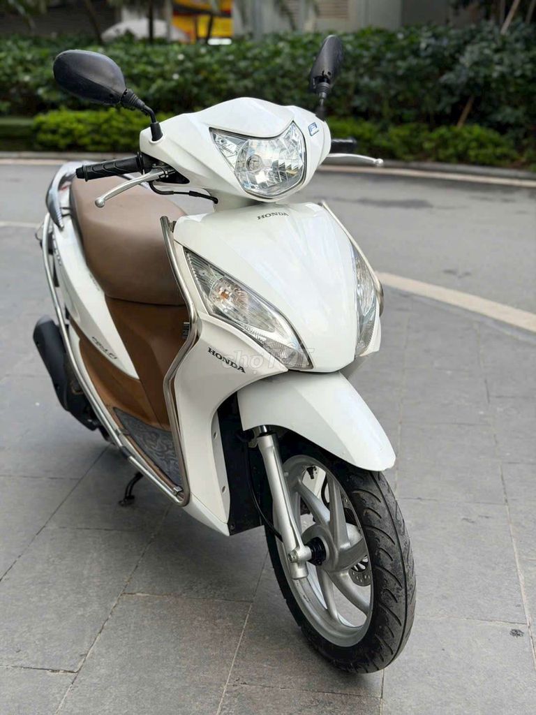 Vision 2014 đời chót màu trắng biển 29 nguyên bản. Mua bán Xe máy tại Quận Ba Đình Hà Nội được đăng bởi Thân hình 6