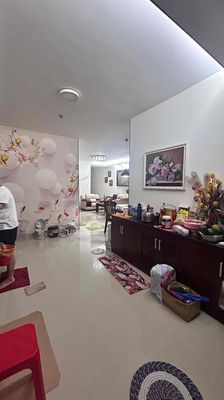 Cần bán căn hộ 2PN,3wc,tầng thấp, giá chỉ 3,xxty