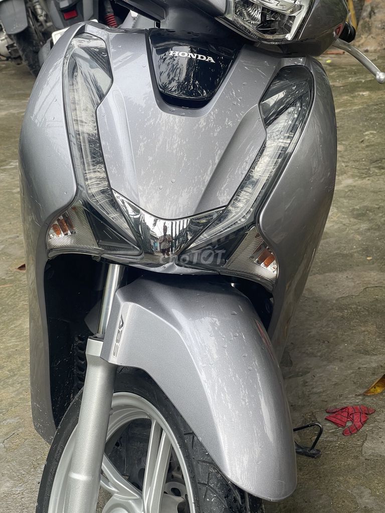 Honda SH 150i 2018, серебристый, 22252 км