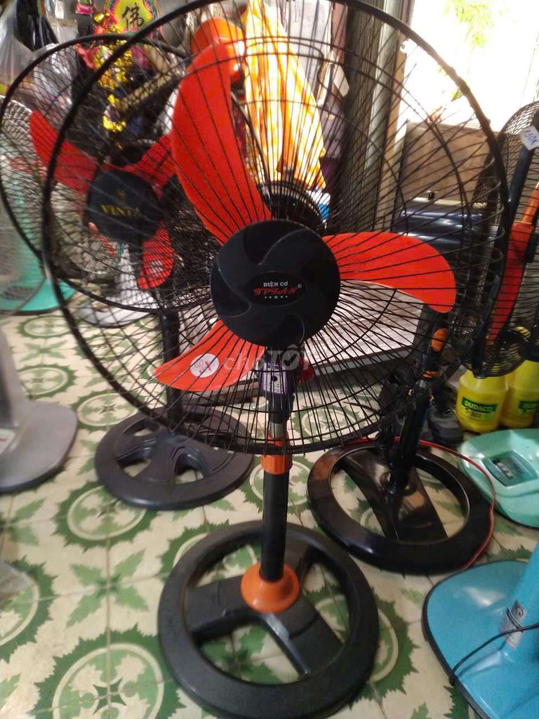 Quạt đứng Vinta Đen, Cam, Đỏ. Mua bán Quạt tại Thành phố Long Xuyên An Giang được đăng bởi  hiển  hình 1