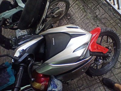 Honda Winner X V2 Bạc Đỏ 23000 km. Mua bán Xe máy tại Huyện Củ Chi Tp Hồ Chí Minh được đăng bởi Thanh