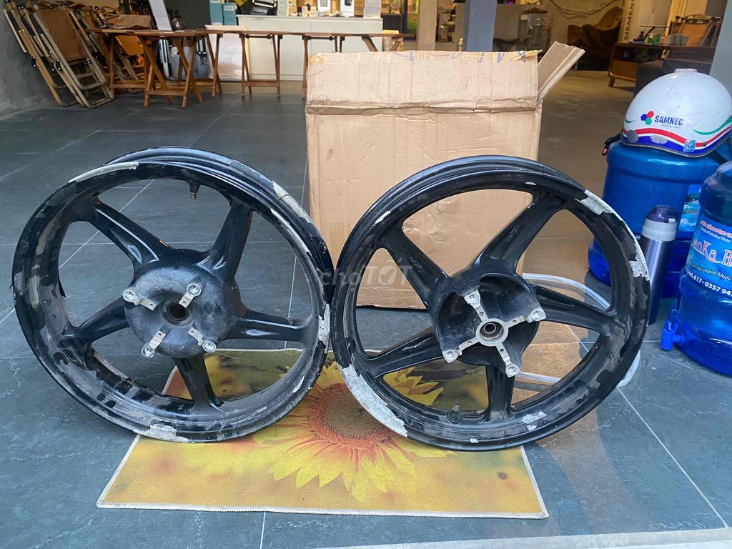 Vành đúc Honda SH hợp kim Đen đã sử dụng. Mua bán Phụ tùng xe tại Quận Hoàng Mai Hà Nội được đăng bởi Pham cong thien hình 3