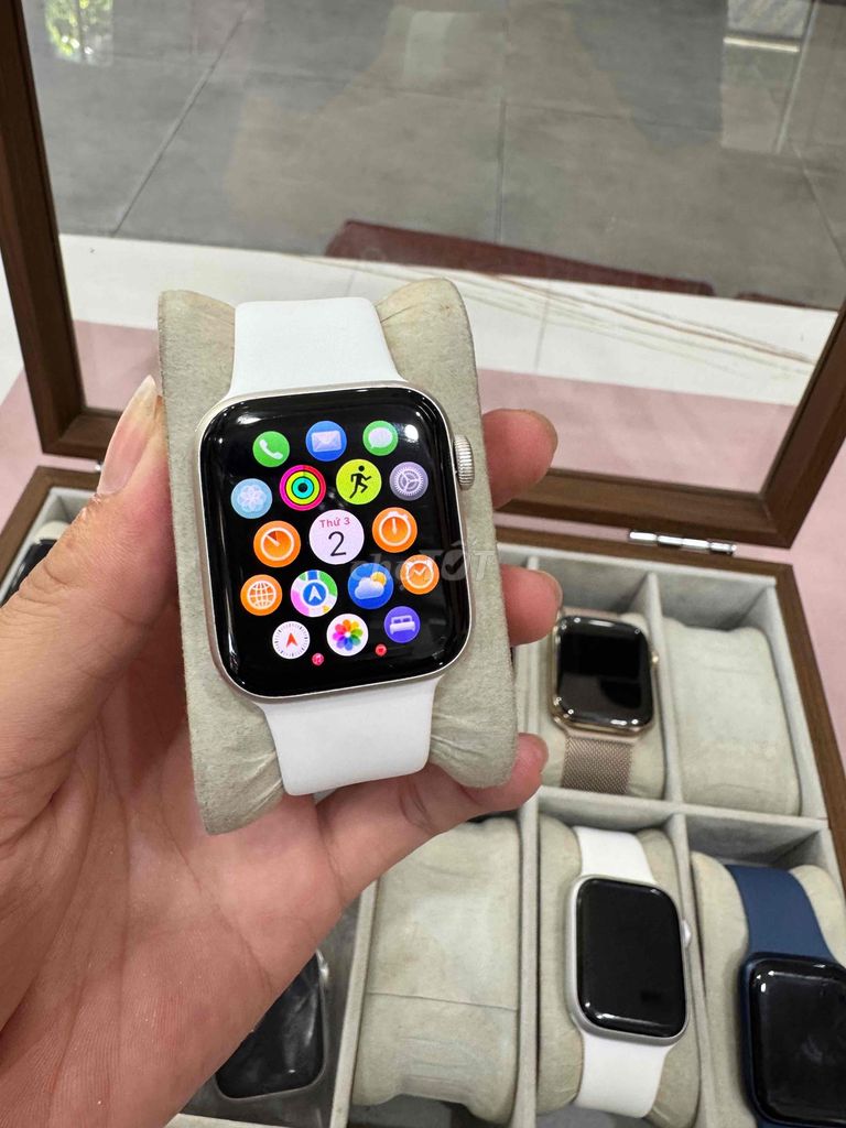 Apple Watch SE 2 40mm Starlight. Mua bán Thiết bị đeo thông minh tại Quận Thanh Khê Đà Nẵng được đăng bởi Apple Watch Chính Hãng SO1 DaNang hình 1