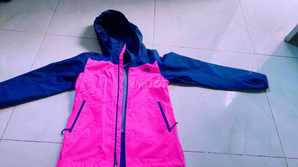 Áo khoác The North Face Nữ Vải dù. Mua bán Quần áo tại Thành phố Dĩ An Bình Dương được đăng bởi hoàng ánh hình 1