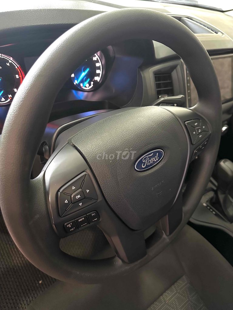 Ford Ranger 2020 XLS 2.2L 42000km. Mua bán Ô tô tại Thành phố Thuận An Bình Dương được đăng bởi Đạt Cầm Đồ hình 4