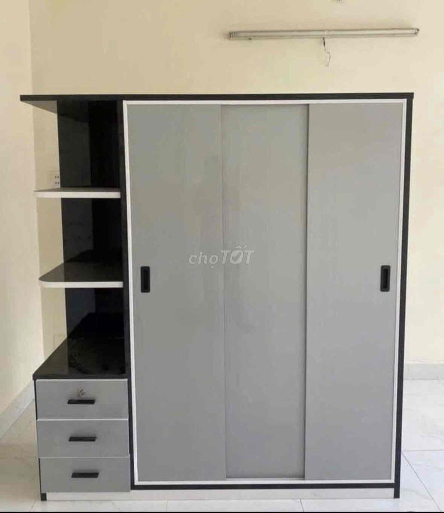 Tủ 3 cánh 1 kệ của lùa. Mua bán Tủ, kệ gia đình tại Quận Phú Nhuận Tp Hồ Chí Minh được đăng bởi Hong Le hình 1