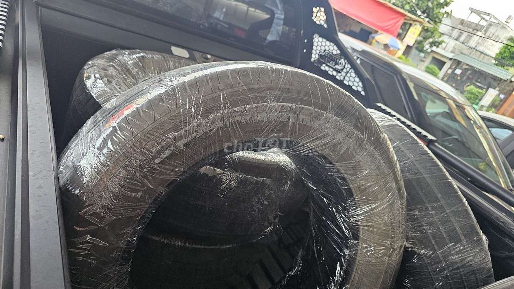 Lốp Advenza AT 265/60/R18 đã dùng. Mua bán Phụ tùng xe tại Thị xã Bến Cát Bình Dương được đăng bởi CO KHI XAY DUNG hình 1