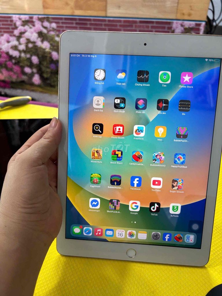 Apple iPad (thế hệ 5) 32GB Vàng 10 inch. Mua bán Máy tính bảng tại Quận 10 Tp Hồ Chí Minh được đăng bởi Vi Tính Quận 10 hình 1