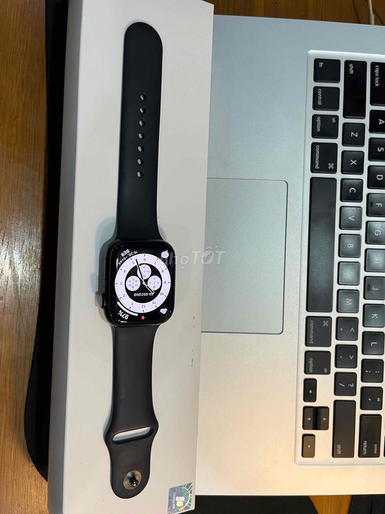 Người dùng cần bán apple watch sr8 45mm midnight