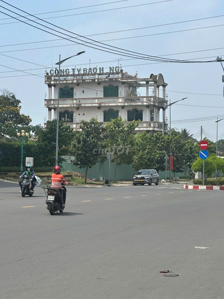 Аренда · 7 комн. · 574 м² · Quận 8, ул. Đường Tạ Quang Bửu