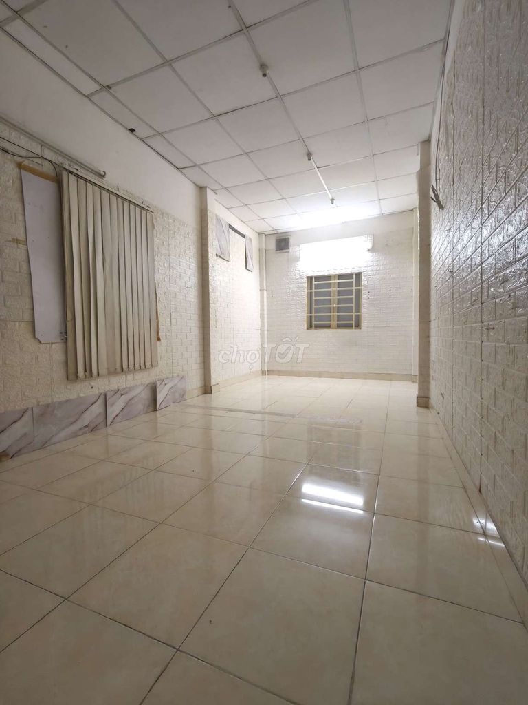 Аренда · 2 комн. · 20 м² · Quận 5, ул. Đường Huỳnh Mẫn Đạt