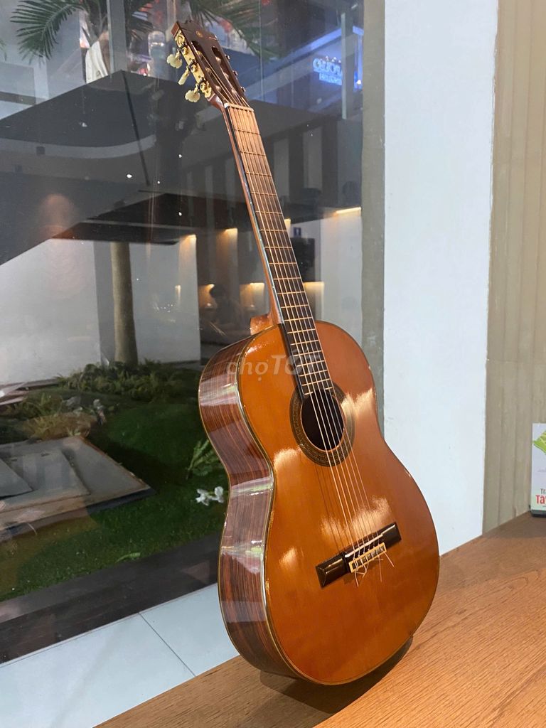 Guitar Yamaha C300 Nhật, siêu zin và mới 99%