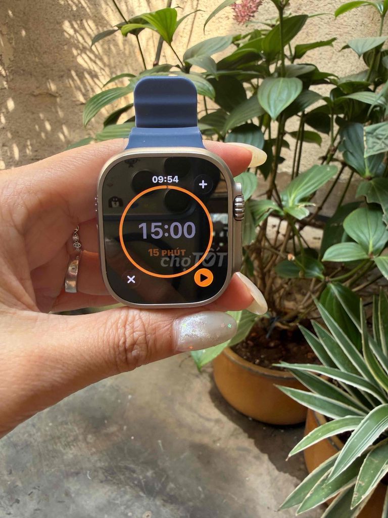 Apple Watch Ultra Xám Titanium. Mua bán Thiết bị đeo thông minh tại Thành phố Đà Lạt Lâm Đồng được đăng bởi Jessi Lê hình 1