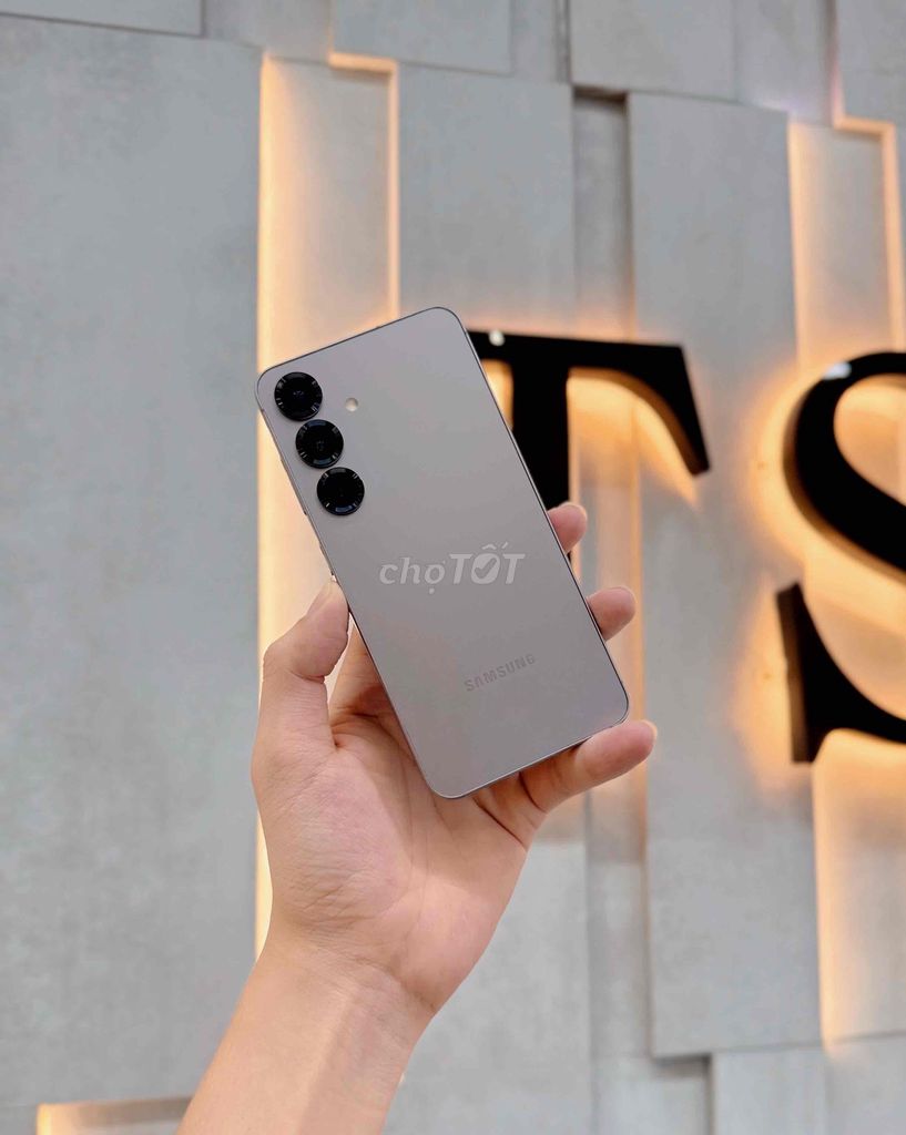 Samsung S25 Thường 256GB Xám 99% nguyên bản. Mua bán Điện thoại tại Quận Thanh Khê Đà Nẵng được đăng bởi Thiện Lê TShop 16 Lê Đình Lý hình 1