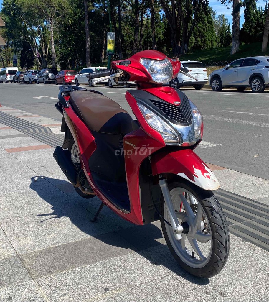 Honda Vision 2015 màu Đỏ. Mua bán Xe máy tại Thành phố Đà Lạt Lâm Đồng được đăng bởi Đạt hình 1
