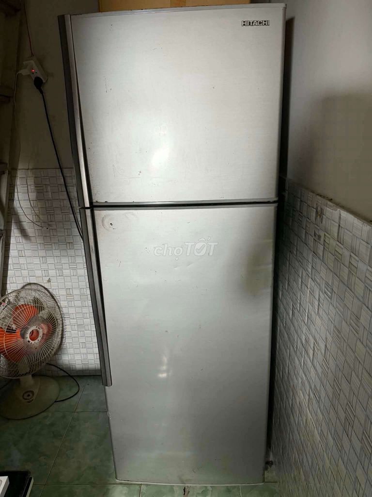 Tủ lạnh Hitachi 2 cánh Bạc. Mua bán Tủ lạnh tại Quận 7 Tp Hồ Chí Minh được đăng bởi Nguyễn Tiểu Phi hình 1